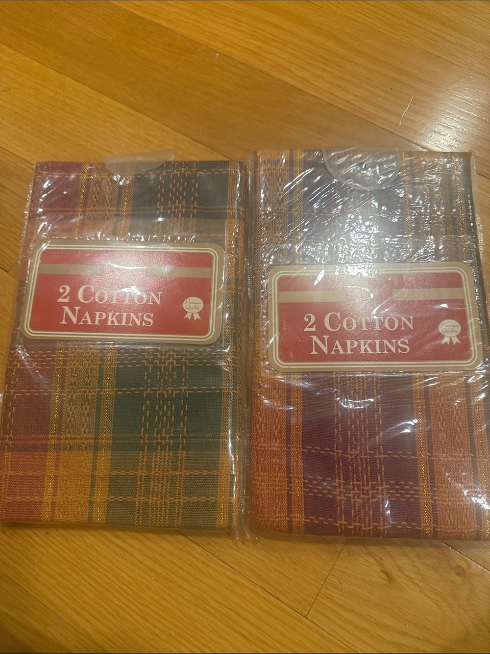 NWT Sultan’s Linens 2 packages of 2 fall color cotton napkins .